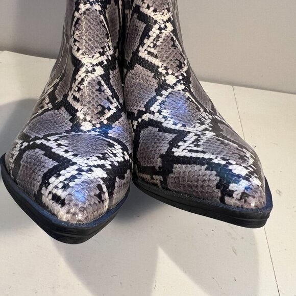 NWOT Circus by Sam Edelman Black & Gray Snakeskin Print Ankle Boots, Size 8M - Picture 6 of 13